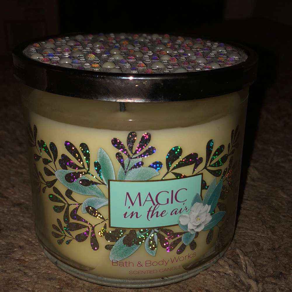 Magic in the air bath and body work 3 wick candle